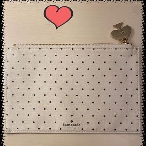 Kate Spade clutch in excellent used condition!  🤩